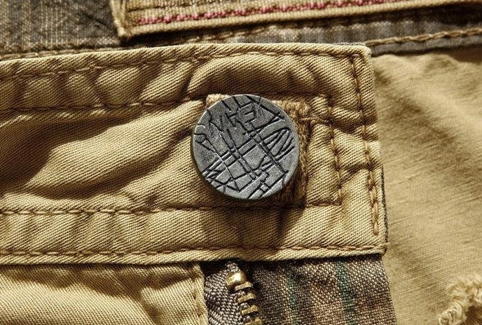 Cargo capri shorts pocket detail - multi-functional tactical pockets for alternative menswear
