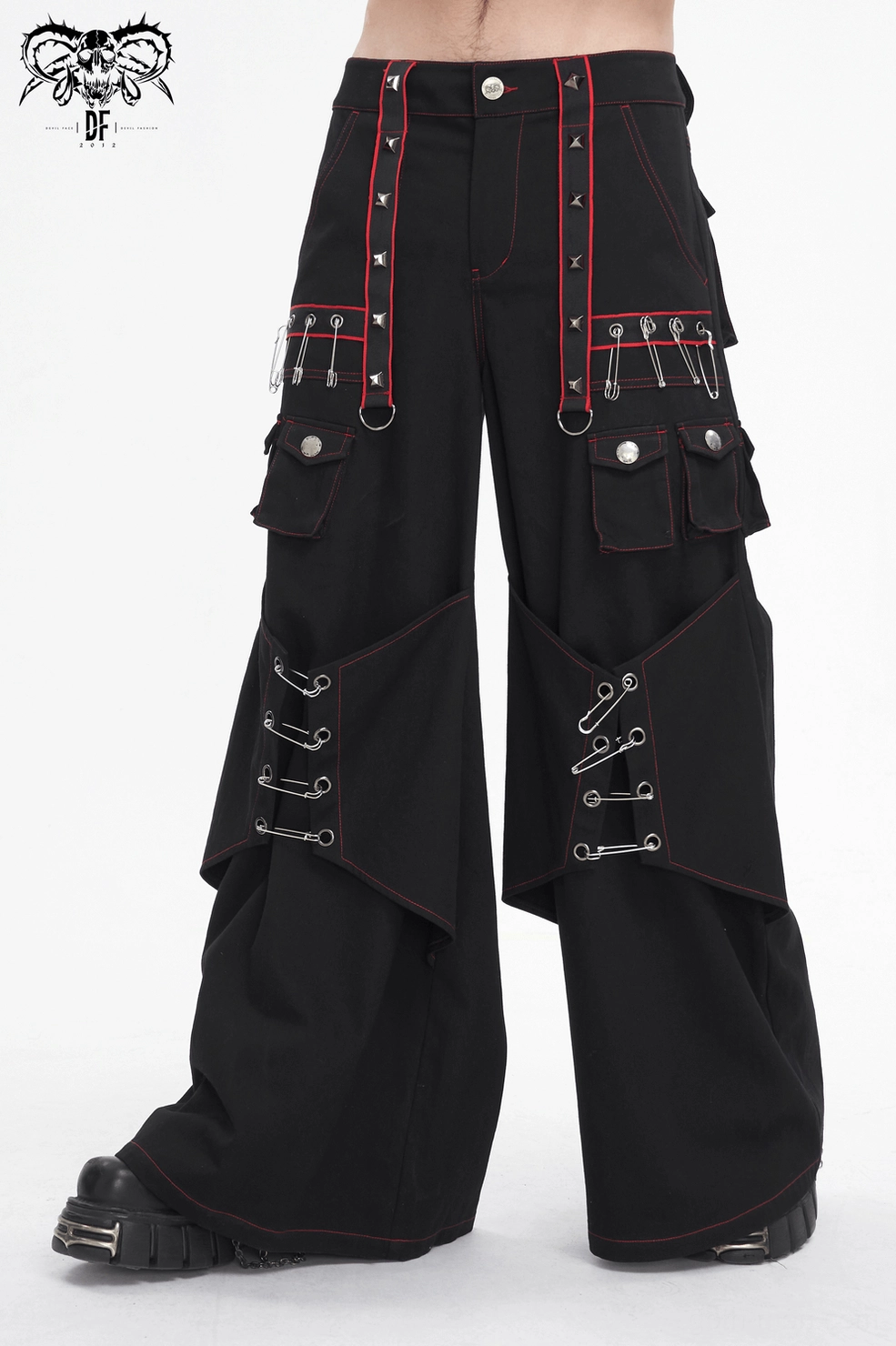 Alternative fashion black cargo pants styling inspiration for goth aesthetic and clubwear