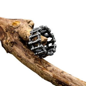 Gothic chain ring side profile close-up showing detailed link texture and weathered vintage aesthetic on wooden backdrop