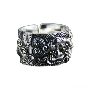 Gothic guardian lion adjustable silver ring front view with golden decorative eyes and vintage patina finish