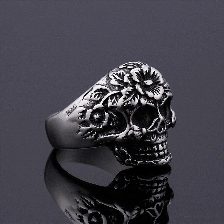 Vintage distressed skull ring right side profile, visible inner band, aged silver finish, gothic fashion jewelry