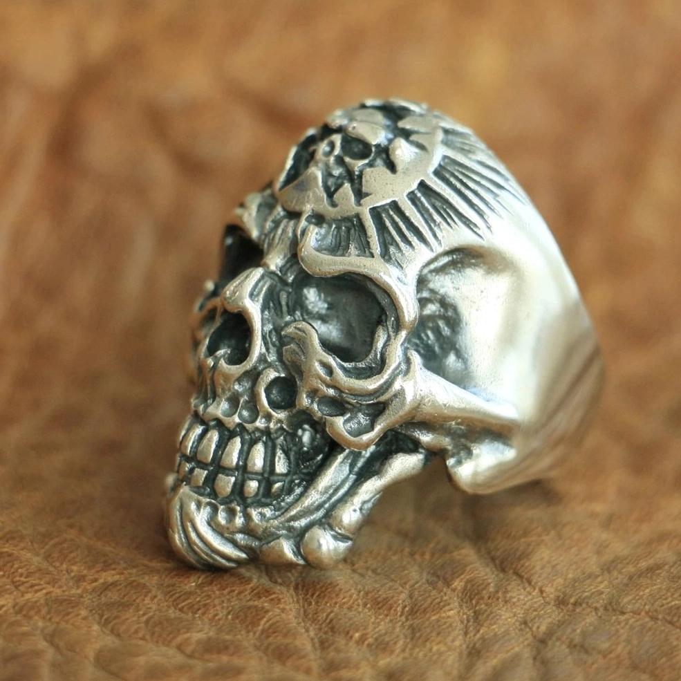 Skull ring rear view showing polished silver back and jaw teeth carvings
