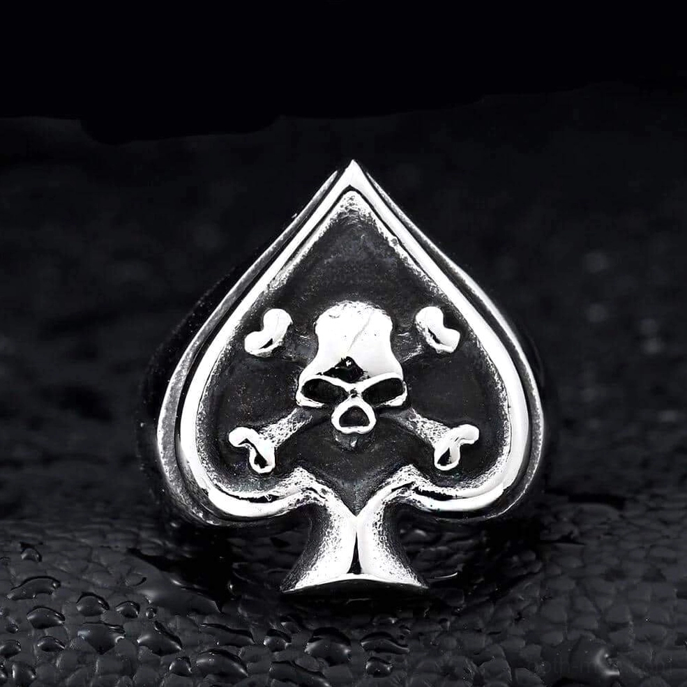 Top down view polished silver gothic spade ring with raised spade border and intricate skull crossbones engraving