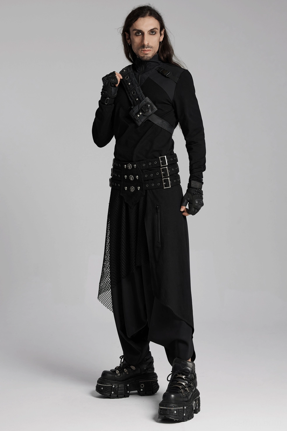 Black gothic techwear sweatshirt with fingerless gloves styling suggestion for alternative fashion