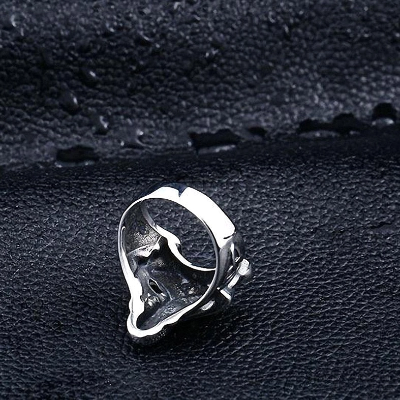 Gothic stainless steel wolf ring, detailed carved wolf head, antique silver patina, close-up product showcase
