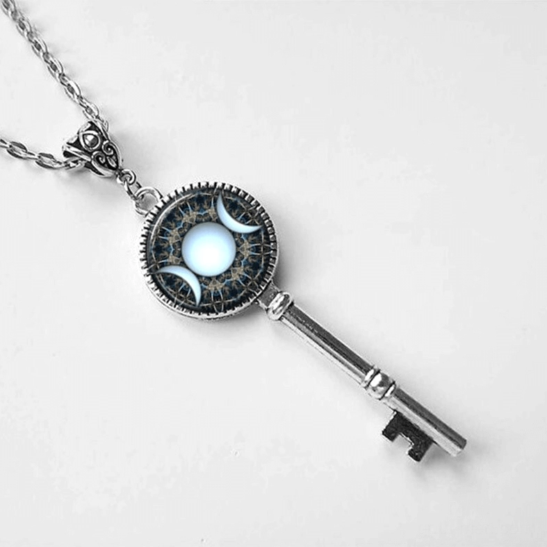 Silver Triple Moon Key of Solomon Occult Necklace Detail - Carved Clasp and Chain Design Close-up View
