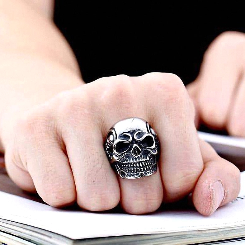 Triple skull gothic ring bottom view of main skull and band structure